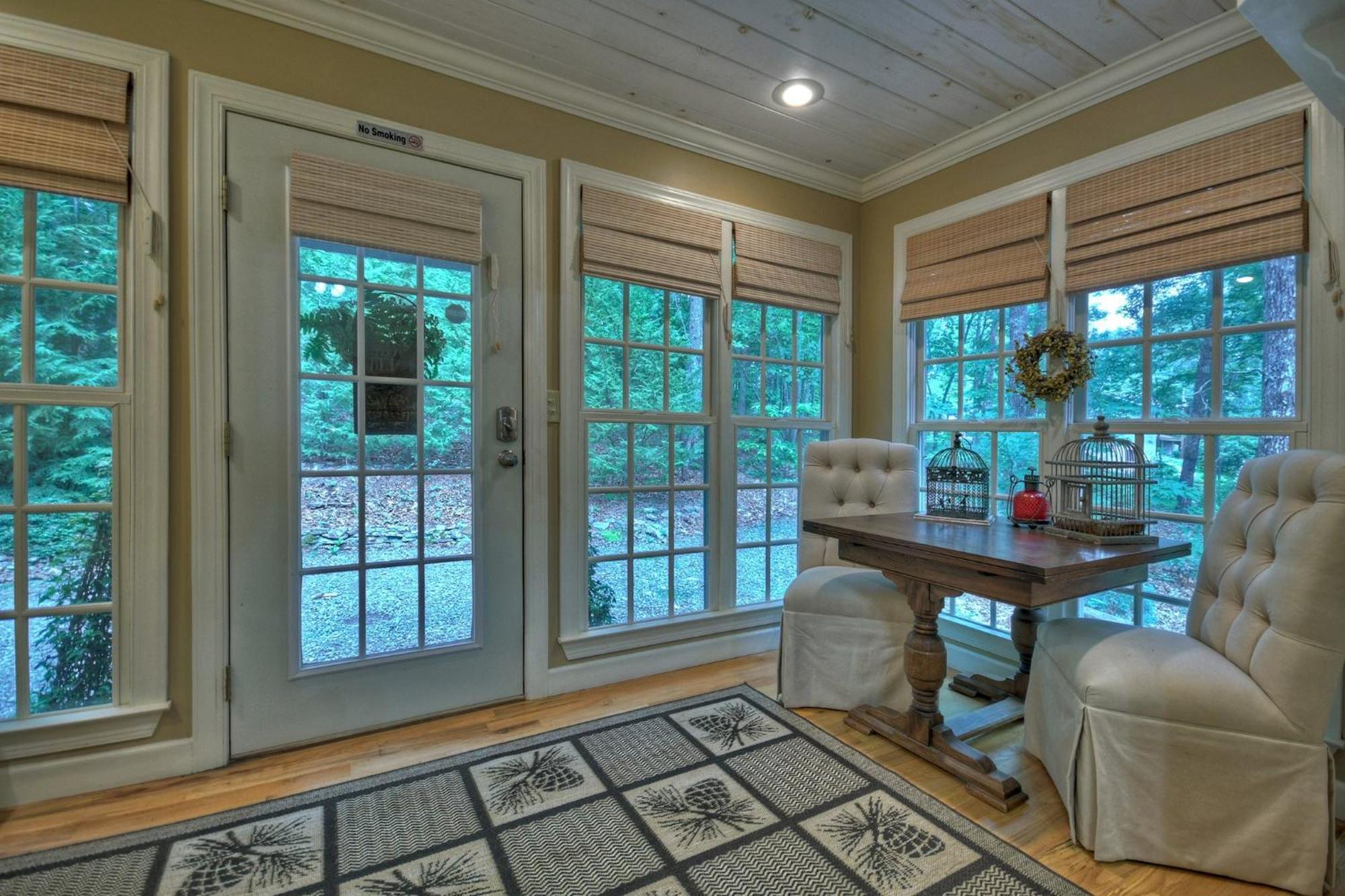 Southern Living Cottage Cozy Up By The Fire Relax On The Porch And Enjoy Peaceful Surroundings Blue Ridge Bagian luar foto