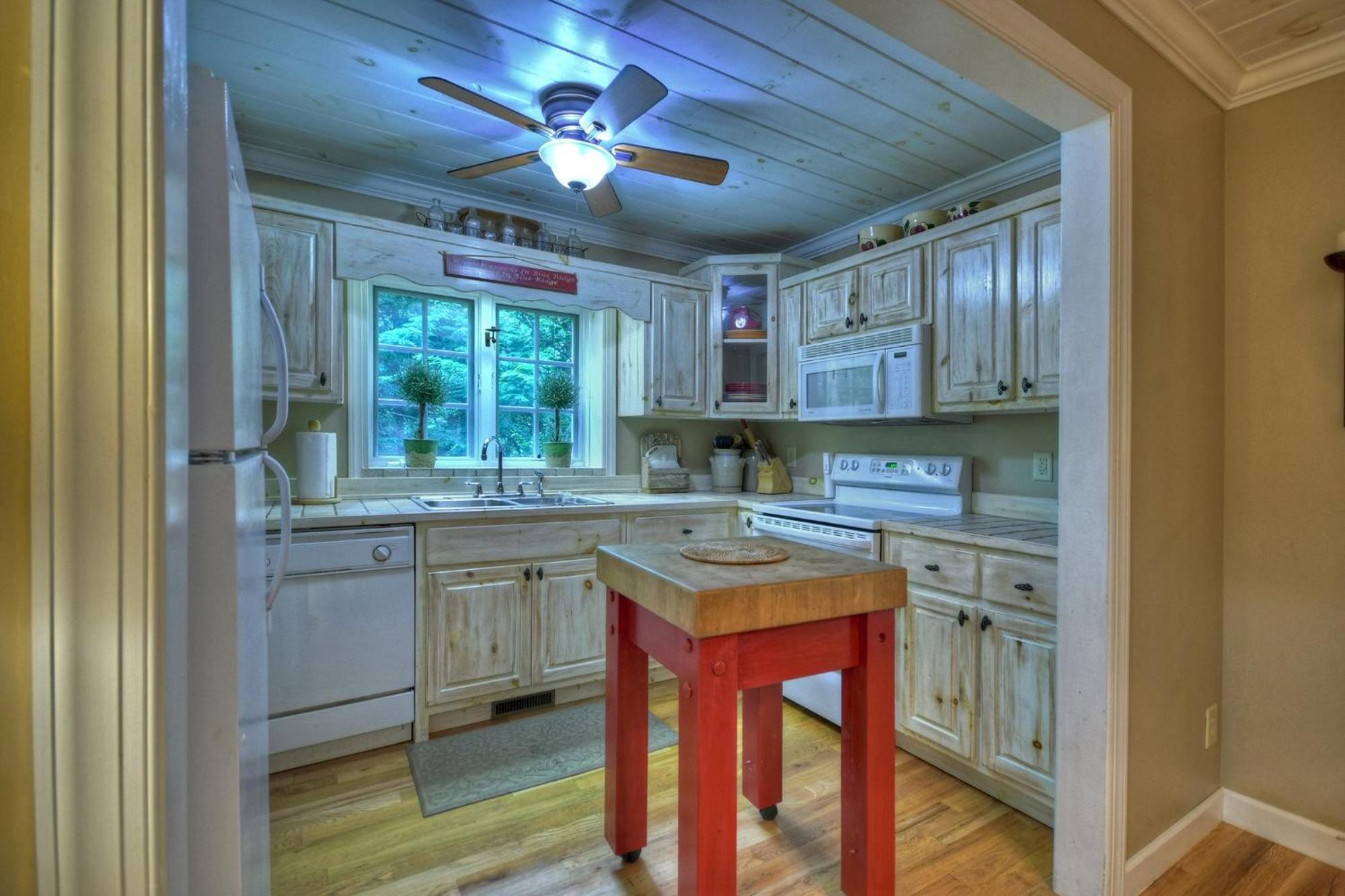 Southern Living Cottage Cozy Up By The Fire Relax On The Porch And Enjoy Peaceful Surroundings Blue Ridge Bagian luar foto