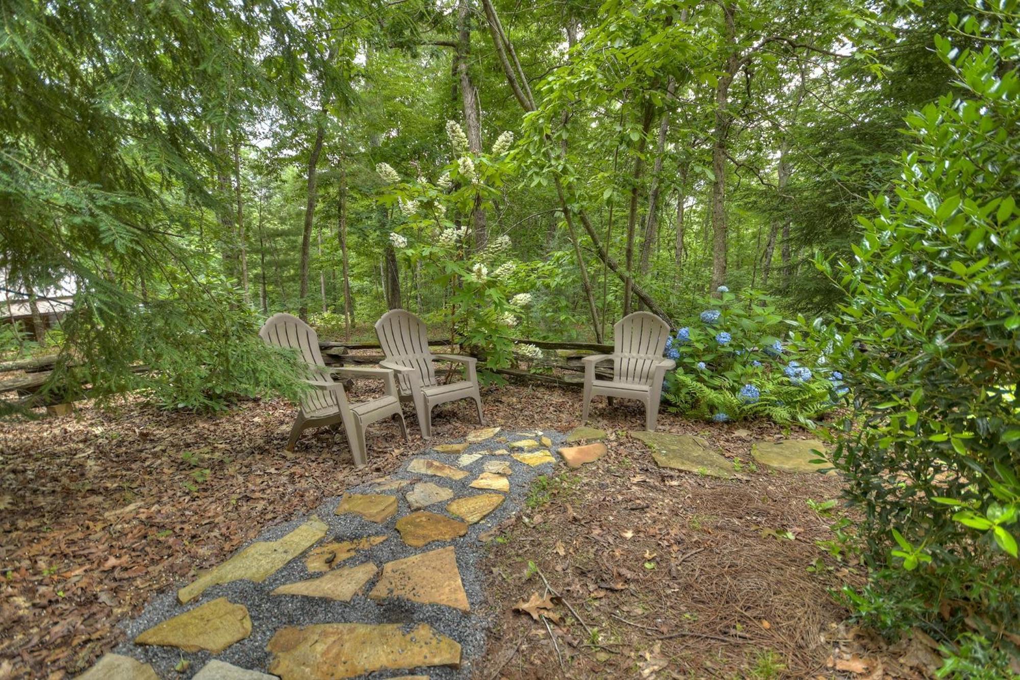 Southern Living Cottage Cozy Up By The Fire Relax On The Porch And Enjoy Peaceful Surroundings Blue Ridge Bagian luar foto
